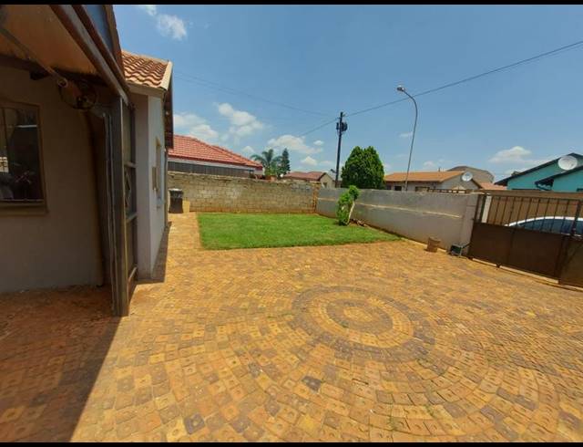 3 BEDROOM PROPERTY TO RENT IN PROTEA GLEN
